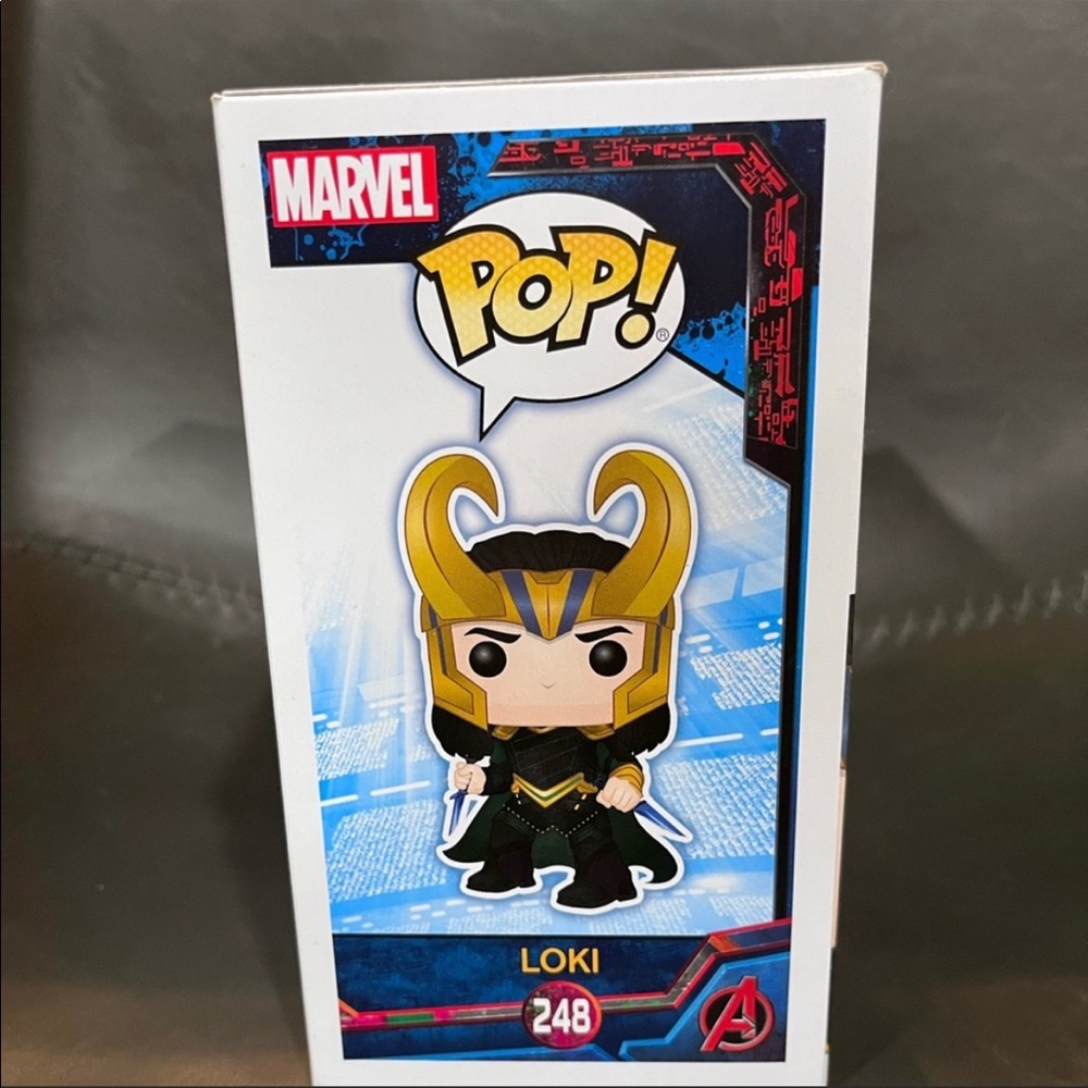 Loki Thor Ragnarok W/helmet - Picture 4 of 7